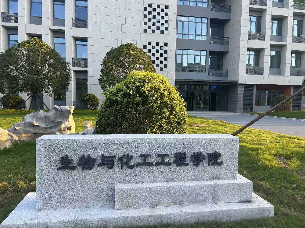 荔浦市扬州职业大学体育场高杆灯项目